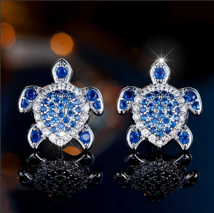 Hot-selling micro-inlaid zircon full diamond turtle stud earrings, exquisite and small popular jewelry gift box earrings.