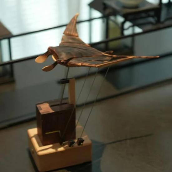 Wooden Electric Manta Ray Ornament Handmade Artisan Bionic Manta Ray Automaton Lifelike Mechanical Ocean