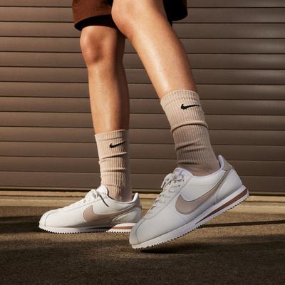 Женские кроссовки Nike Cortez DN1791 105