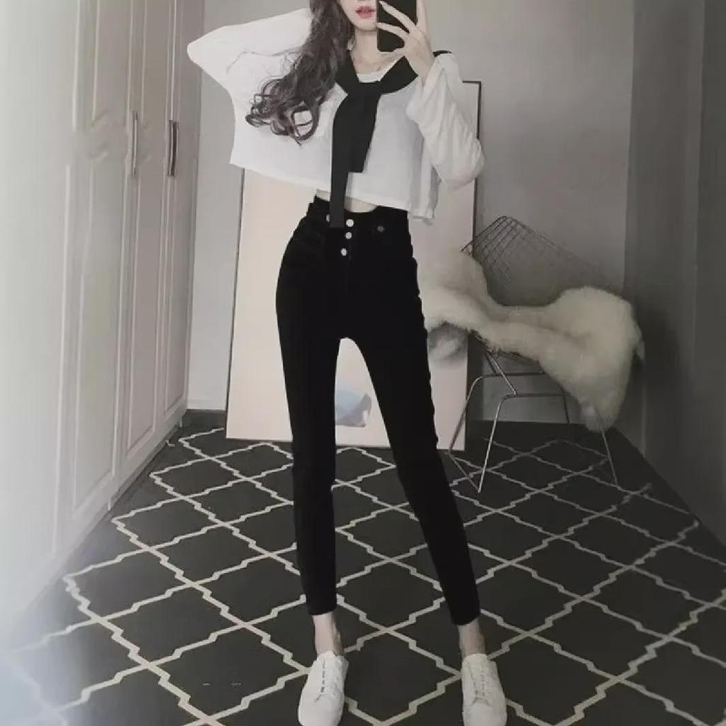 Женские черные узкие джинсы-карандаш с высокой талией и множеством пуговиц