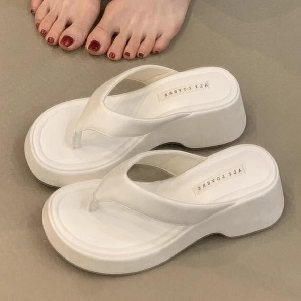 Мягкая кожаная версия! Нишевый дизайн розовые леопардовые шлепанцы для женщин, толстая подошва с увеличением высоты, пляжные сандалии для весны и лета для женщин