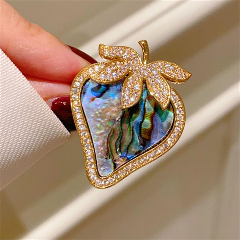 Легкая роскошная брошь в виде клубники для женщин и девочек, модная универсальная брошь в виде фруктов, элегантный блестящий корсаж, аксессуары для одежды, подарки