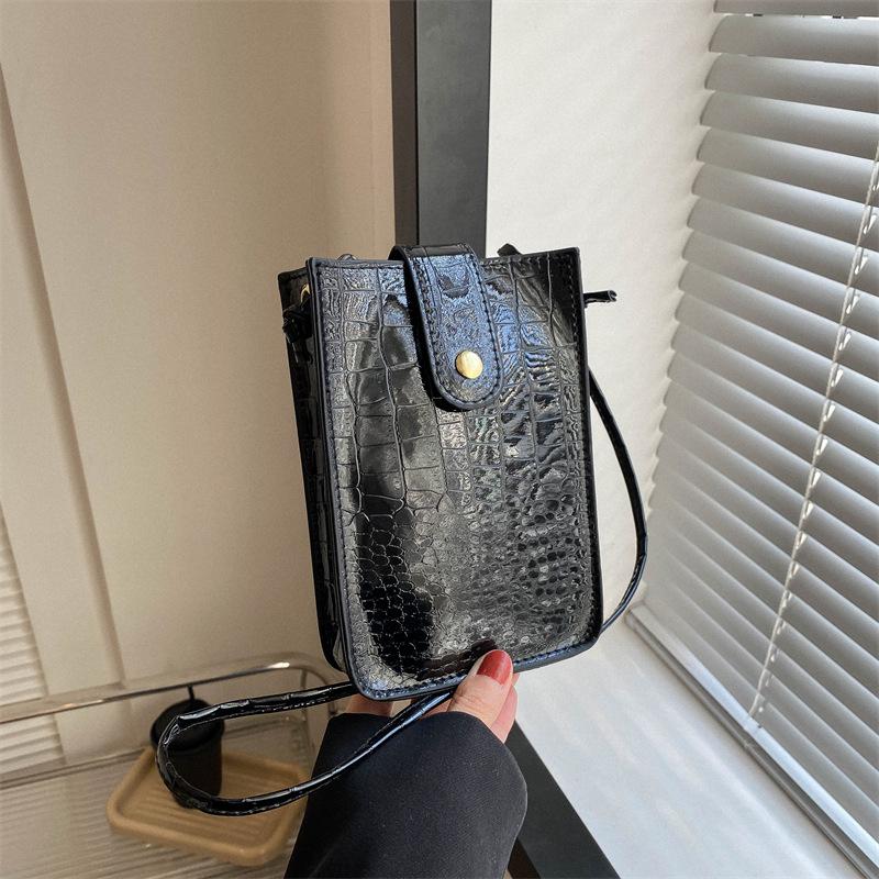 Глянцевые модные маленькие сумки для женщин, иностранный стиль, популярные в этом году сумки-мессенджеры на одно плечо для мобильных телефонов