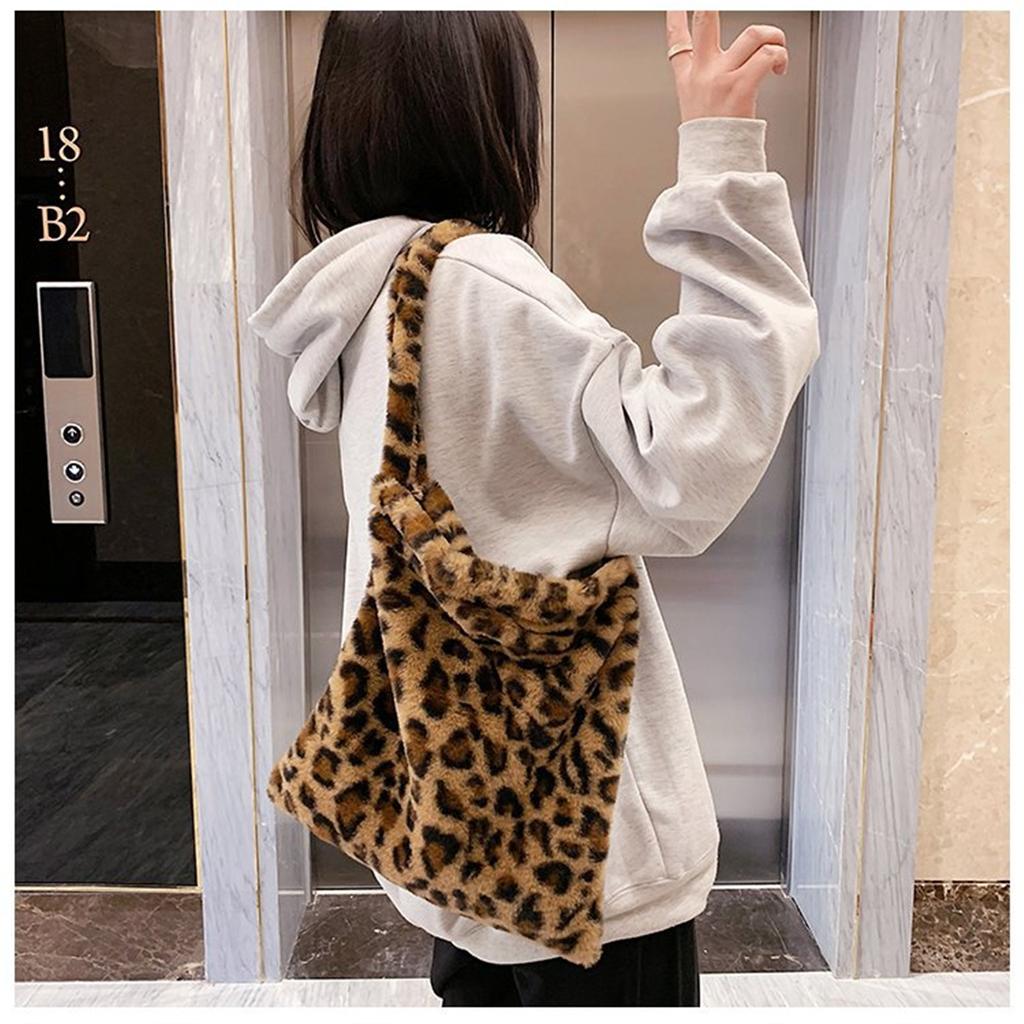 Модная модная женская большая вместительная плюшевая бархатная сумка-тоут с мультяшным медведем, осенне-зимняя сумка для девочек, 2024, новогодние подарки