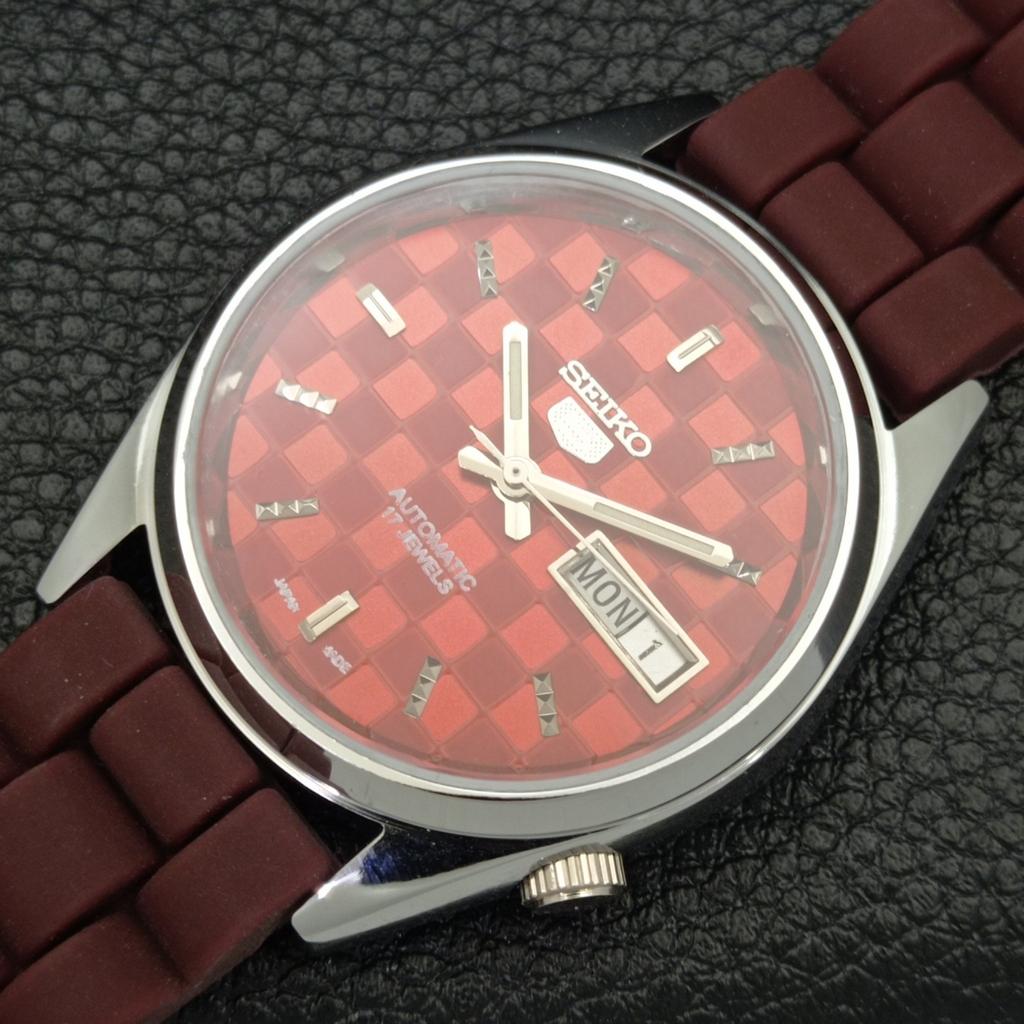 ВОССТАНОВЛЕННЫЕ МУЖСКИЕ АВТОМАТИЧЕСКИЕ ЧАСЫ SEIKO 5 СДЕЛАНО В ЯПОНИИ КРАСНЫЙ ЦИФЕРБЛАТ ЗАКАЗНЫЕ a440110-2 QV90-a440110