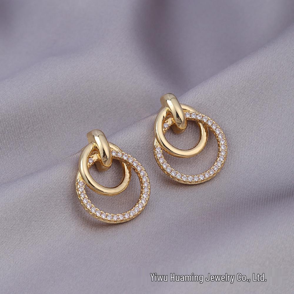 Французские серьги-пусеты с цирконами и бриллиантами в стиле легкой роскоши - Универсальные и трендовые стили