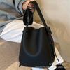 Retro Casual Shoulder Bag Women's 2025 New Fashion Solid Color Bucket Bag Niche Trend Commuter Messenger Bag