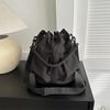 Fashionable and Cool New Winter Fashion Casual Large Capacity Oxford Cloth Hand-pull Drawstring One-shoulder Crossbody Bucket Bag