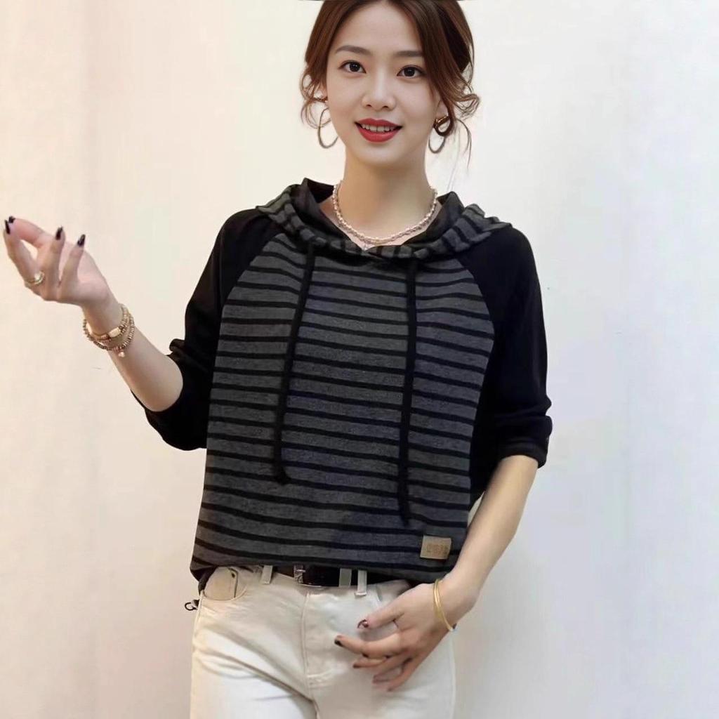 Women's Autumn Striped Hooded Sweatshirt: Versatile, Slimming Korean-Style Casual Loose Fit with Patchwork Detail