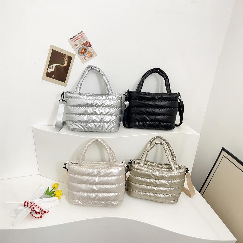 Ламинированная зимняя сумка-тоут: Стильная легкая женская сумка-пуховик через плечо и на плечо