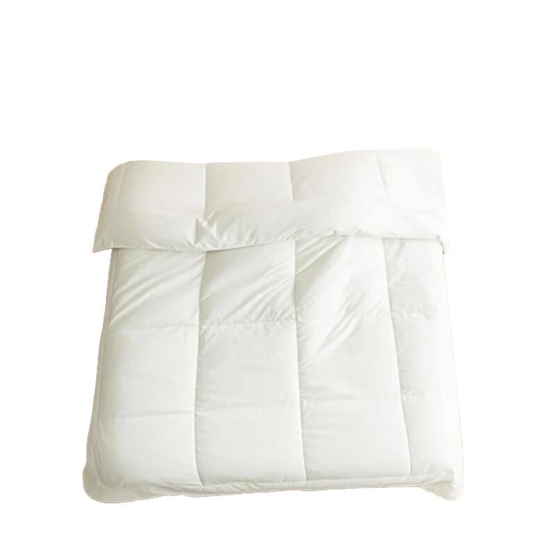 Playboy Lightweight Polyester Quilt