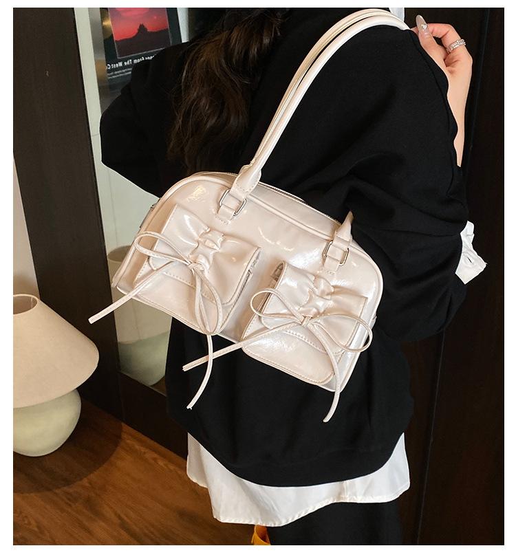 Сумка большой вместимости женская 2025 новая летняя универсальная нишевый дизайн на плечо подмышку корейская версия сумка-подушка для поездок