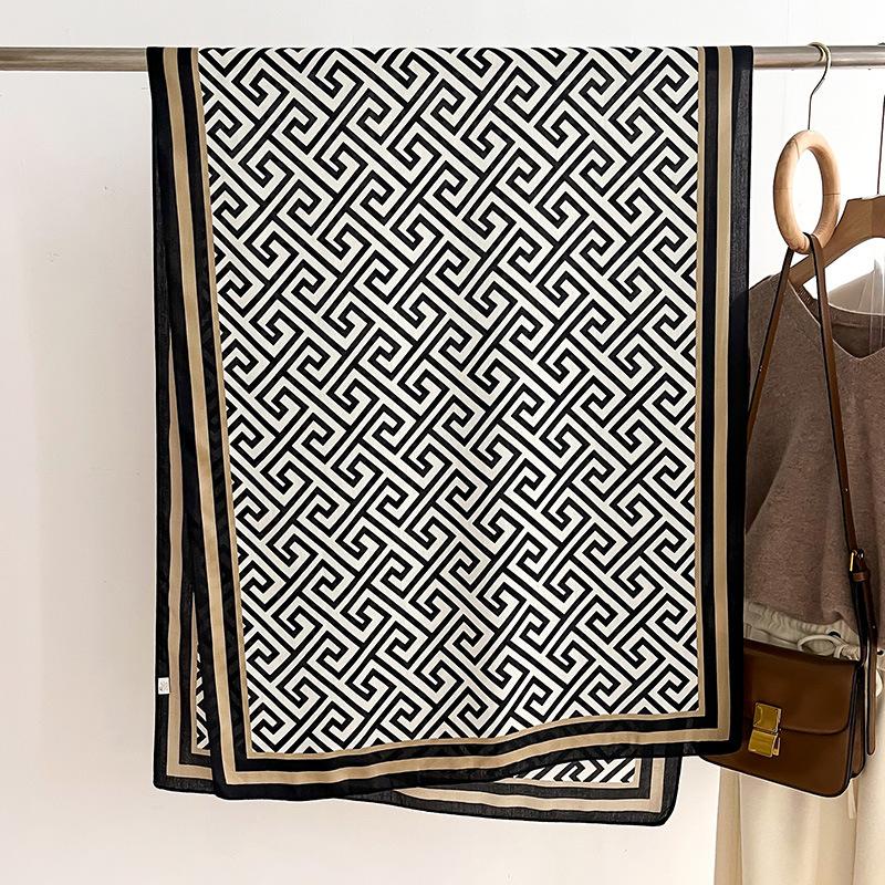 Classic Geometric Pattern Scarf Elegant Thin Breathable Shawl Women's Casual Going Out Sunscreen Scarf