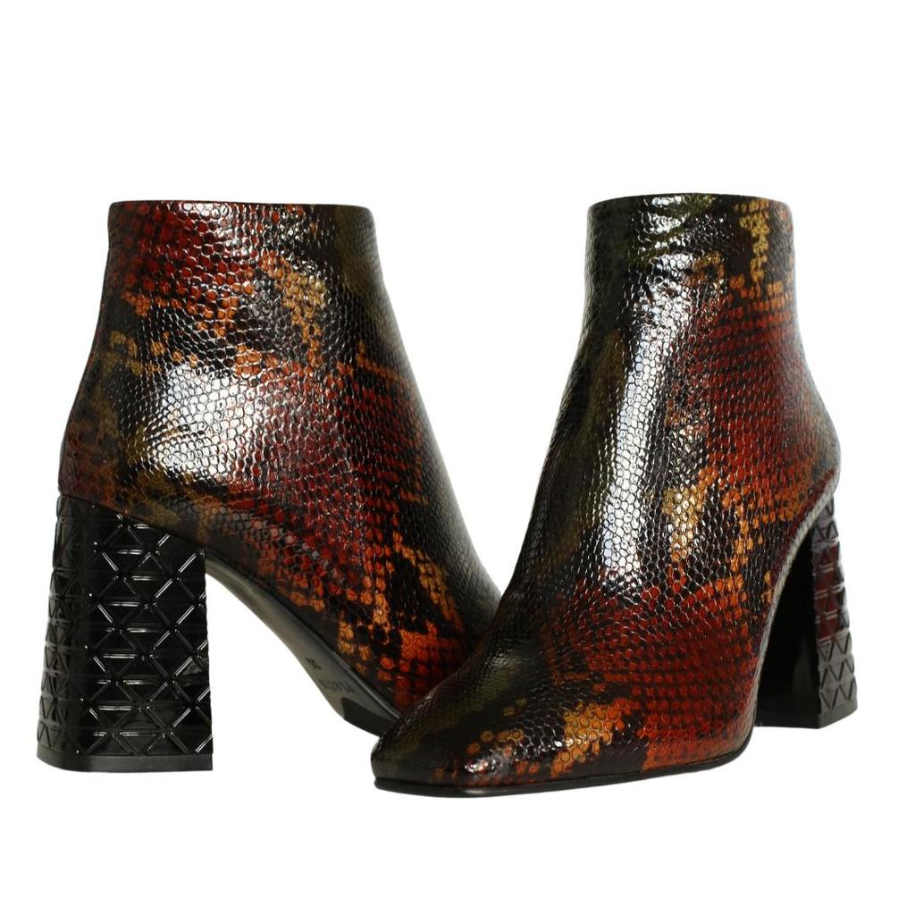 Женские сапоги из натуральной кожи на высоком каблуке