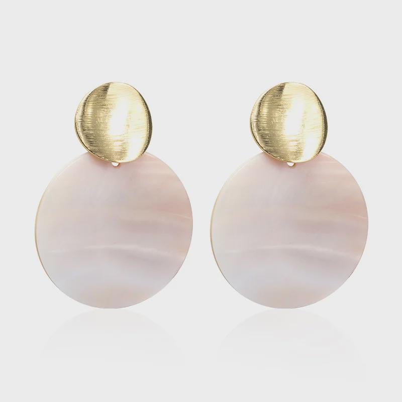 Крупные серьги из ракушек в европейско-американском стиле: Яркие аксессуары