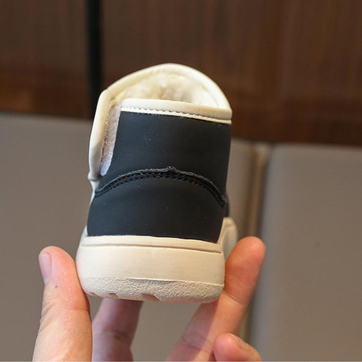 Детская обувь для девочек, зимние сапоги, зимняя мягкая обувь для маленьких девочек, меховая детская обувь для мальчиков, кожаная обувь, нескользящие короткие сапоги