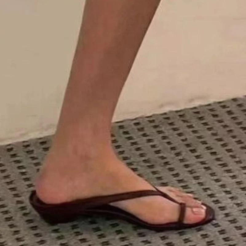 2024 Летние повседневные женские тапочки, высококачественная пляжная обувь на низком каблуке, модные легкие женские тапочки с открытым носком