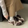 Модная Ретро Повседневная Обувь на Плоской Подошве с Мелким Вырезом для Женщин 2025 Новая Весенняя Мягкая Подошва Удобная Шнуровка Нескользящие Модные Кроссовки