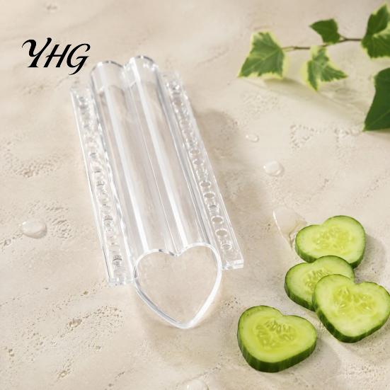Durable Cucumber Growth Form Growing Mold, Heart Shaped, Clear Vegetable Fruit Shaping Shaped Grower Plastic Reusable Mold for Zucchini Hard