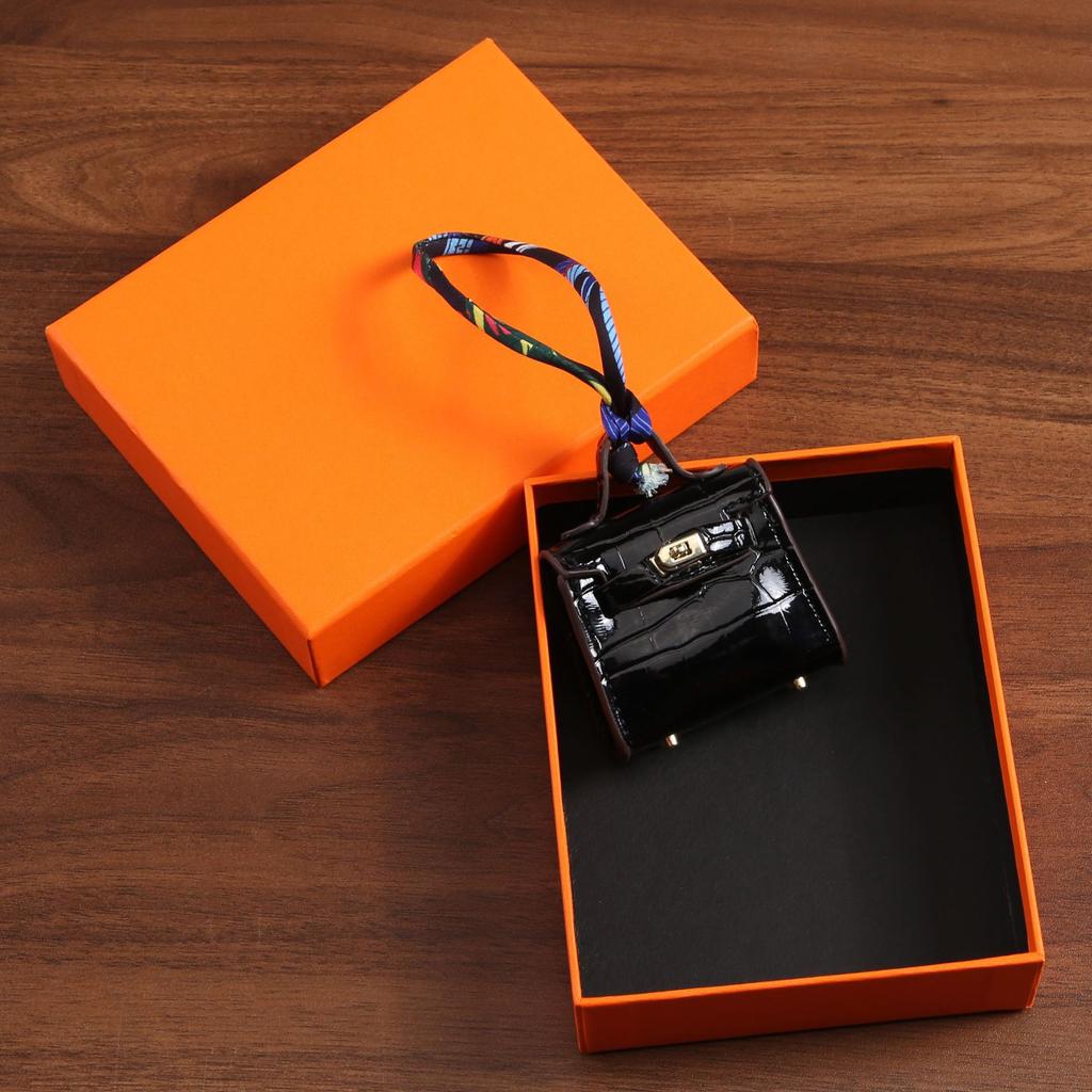 Мини-сумка с крокодиловым узором, изысканная сумка для мелочи, красный конверт, женская сумка, подвесное украшение, высококачественный автомобильный брелок