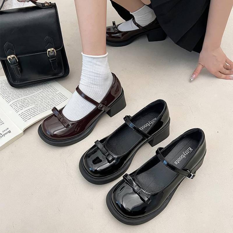 Retro French Inspired Pu Flat Shoes With Slip On Closure For Spring Season