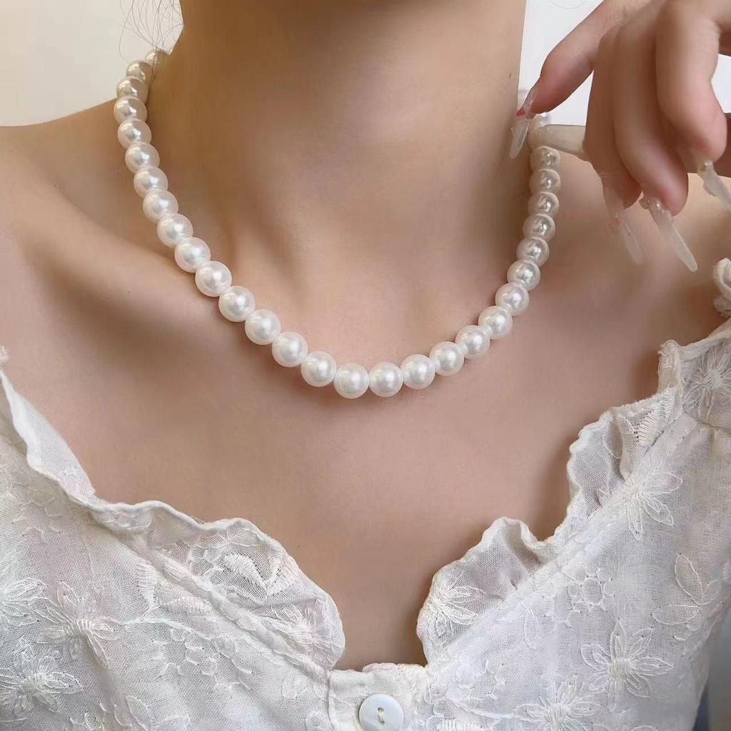 Elegant Magnetic Pearl Clavicle Necklace – High-End Versatile Sweater Chain for Women