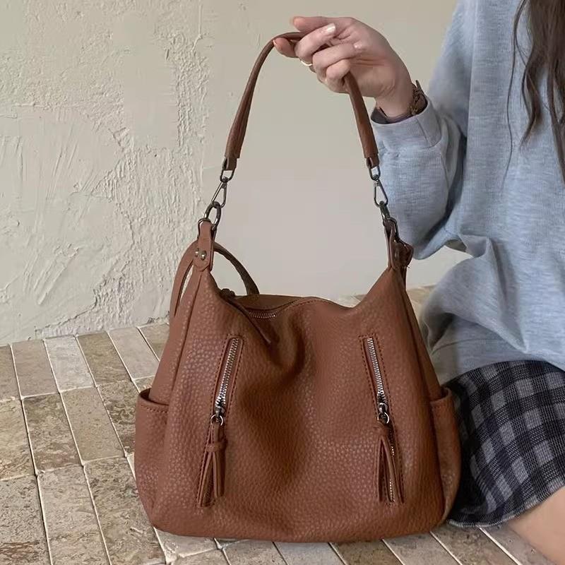 Ielgy Korean Niche Underarm Bag Women's Trendy Fashion Retro Portable Tote Bag