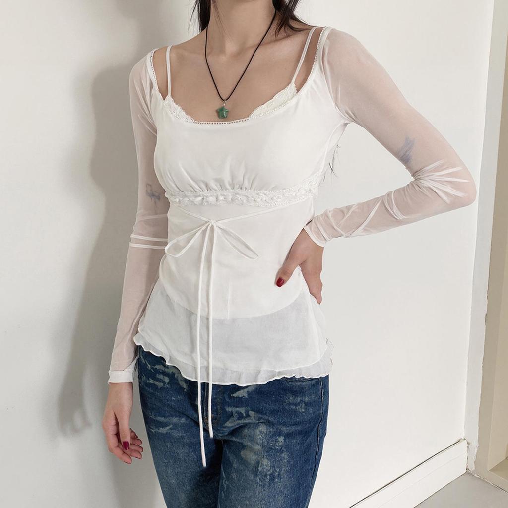 Стильный женский белый комплект из двух предметов с сетчатыми вставками, пэчворком и отделкой воланами, с прозрачным топом с длинным рукавом