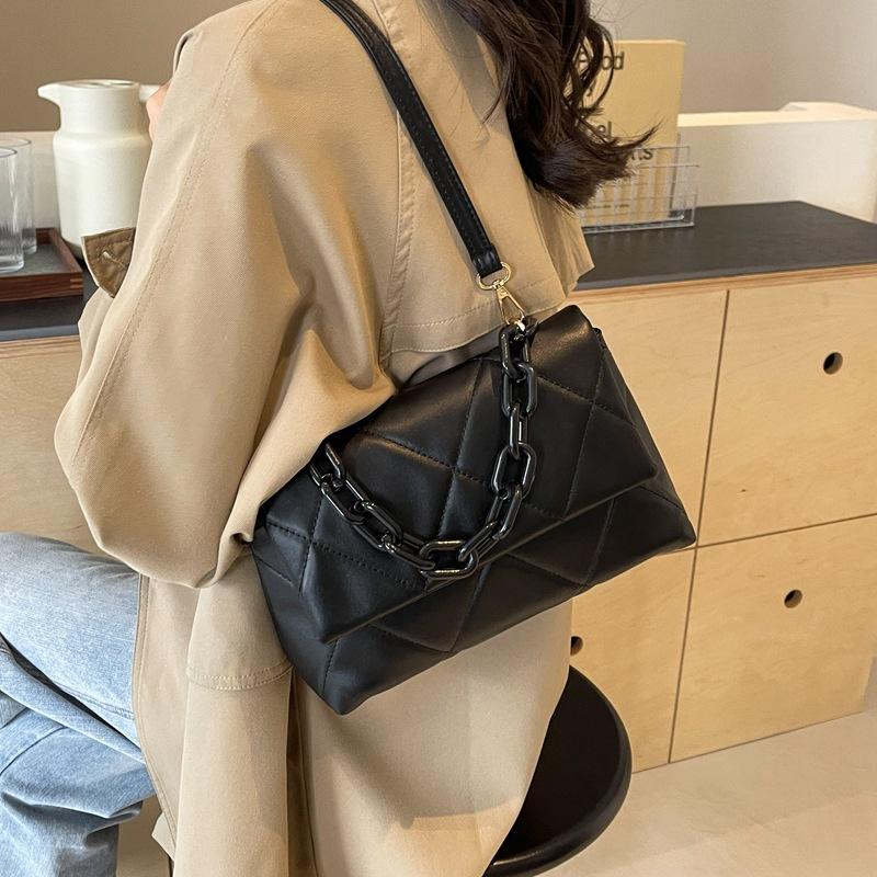Popular Spring Rhombus Messenger Bag, New Bag, Female Texture Trendy Fashion Simple Small Square Bag