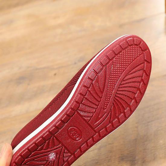 Туфли из старой пекинской ткани. Женские летние туфли с дышащей сеткой. Нескользящая спортивная обувь для женщин среднего и пожилого возраста. Летающая тканая прогулочная обувь.