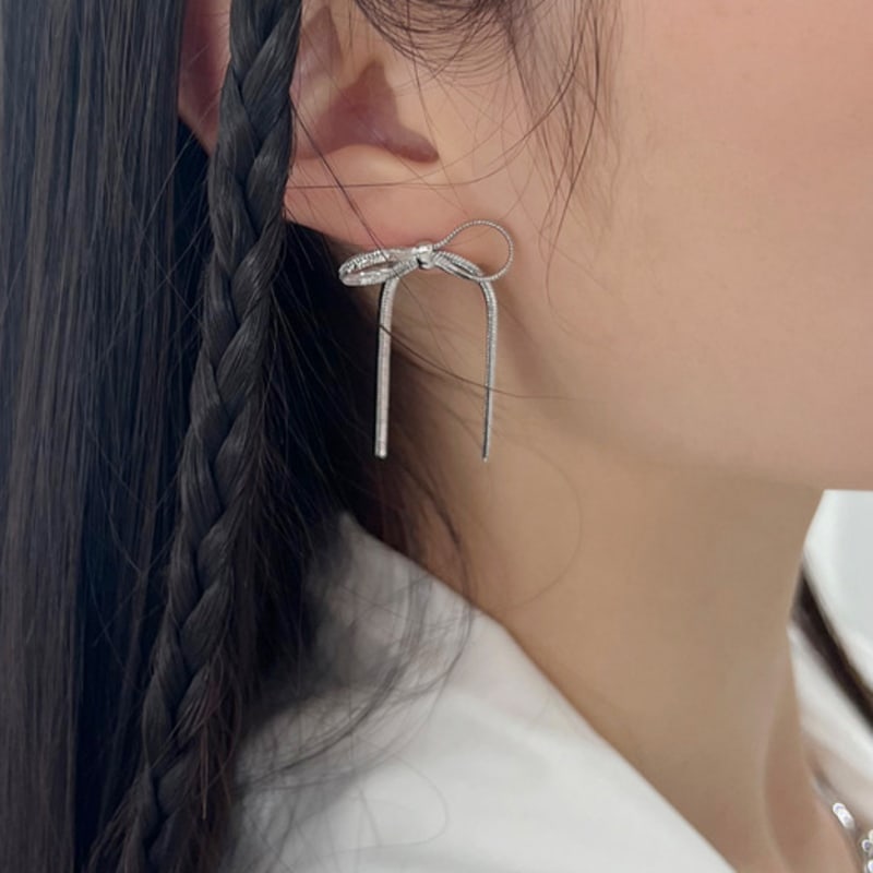 FANTASTIC PLANET ribbon snake chain earrings