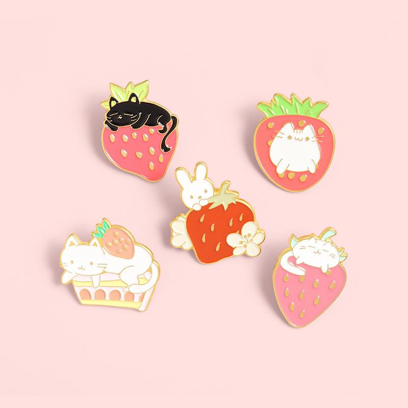 Strawberry Cat Adorable Brooch Cute Japanese Style Creative Pin Accessory For Bags
