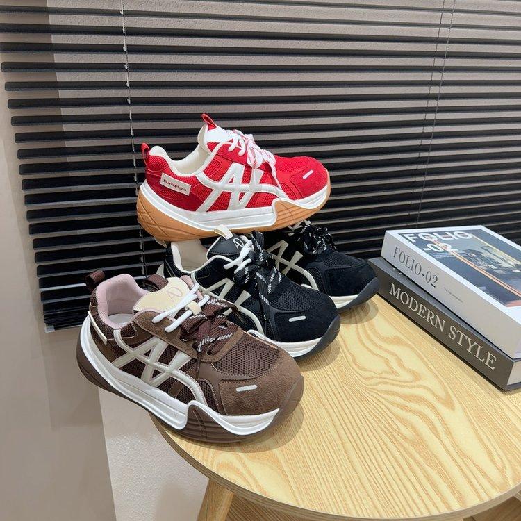 Кожаные платформенные немецкие тренировочные туфли женские 2025 осень новые на плоской подошве увеличивающие рост туфли ретро беговые повседневные спортивные туфли Форреста Гампа