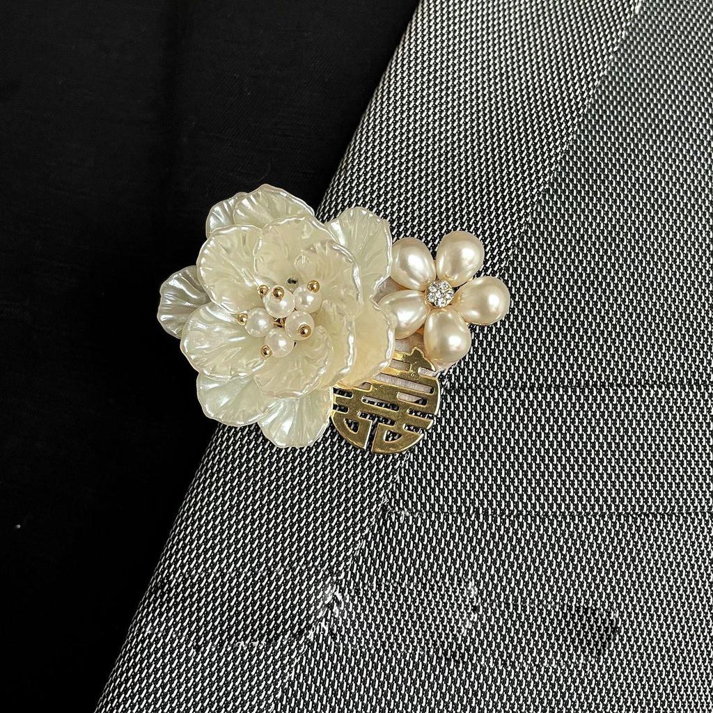 Elegant White Bridesmaid Corsage Bracelet - High-End Wedding Hand Flower