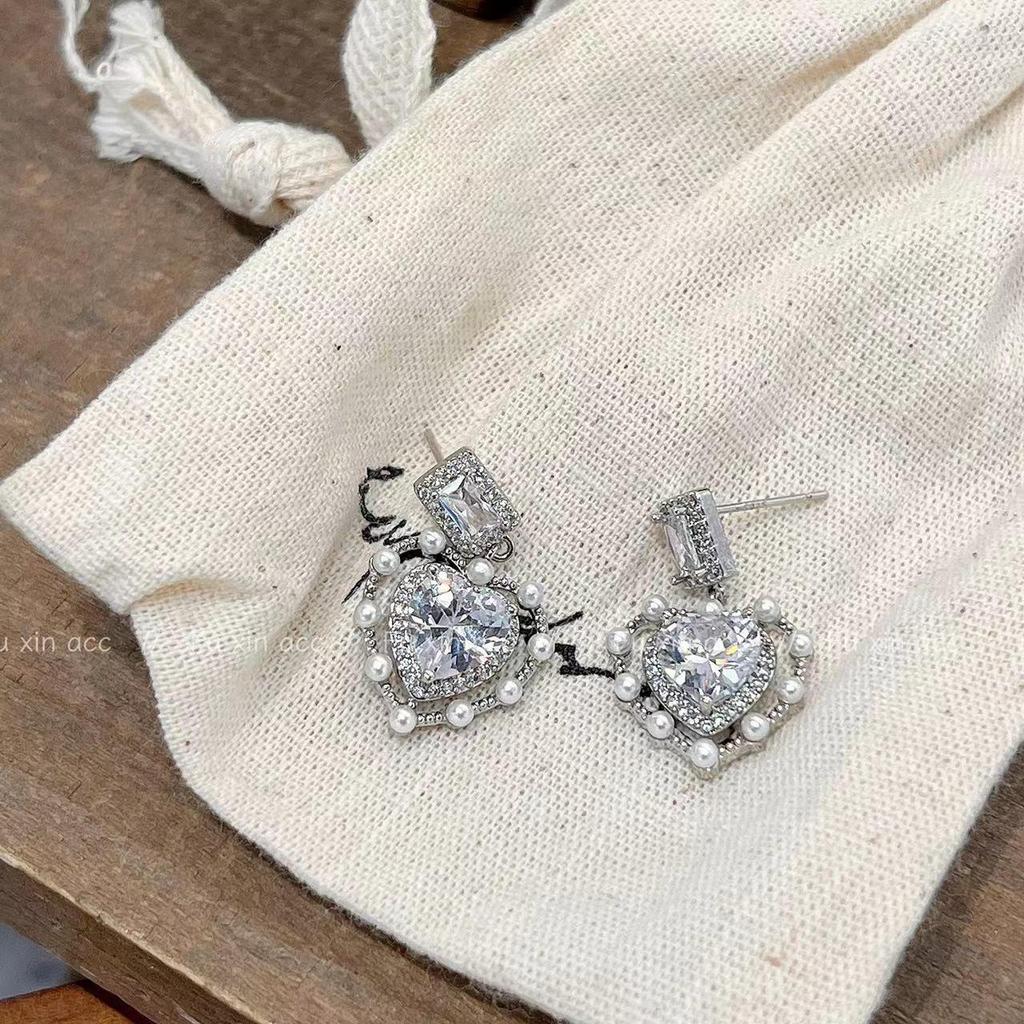 Peach Heart Zircon & Pearl Earrings: Elegant, Versatile Clips