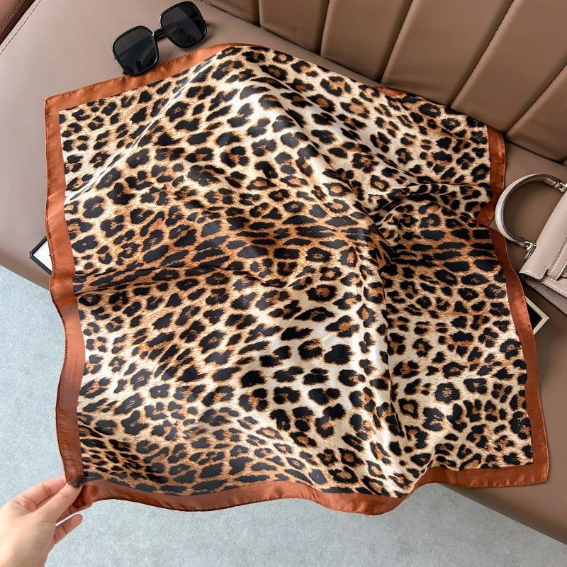 Spring and summer new Korean fashion sweet polka dot simulation silk small square scarf women's thin sunscreen silk scarf decorative small scarf