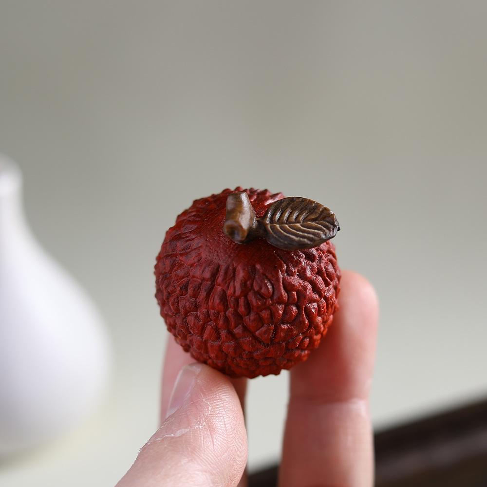 Фиолетовый сандал личи вэньвань ручная игрушка: Изделие из агарового дерева для офисного чайного столика.