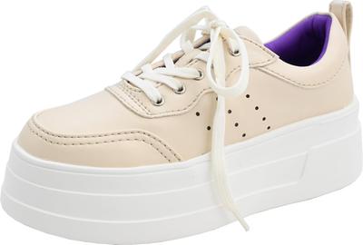 Кроссовки на толстой подошве со шнуровкой