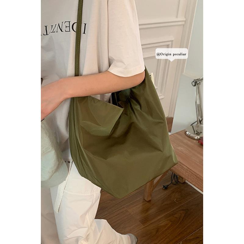 Casual large capacity nylon canvas bag women's 2025 new fashion Korean version bucket bag versatile simple shoulder bag