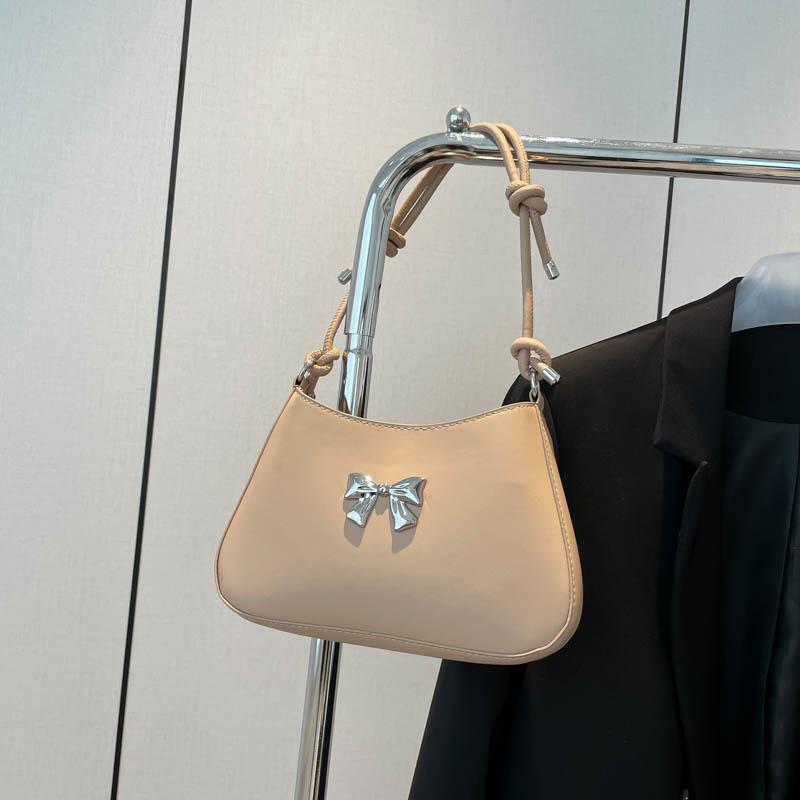 Осень новая нишевая сумка через плечо милая и свежая сумка подмышку с бантом для通勤, темпераментная ручная сумка