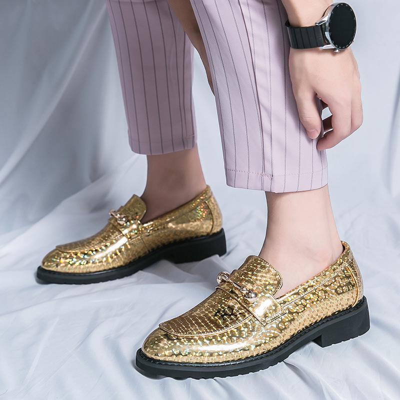 Мужские повседневные туфли из кожи без застежек Туфли для парикмахеров Туфли из лакированной кожи Глянцевые туфли Мужские уличные туфли Модные свадебные платья Роскошные туфли