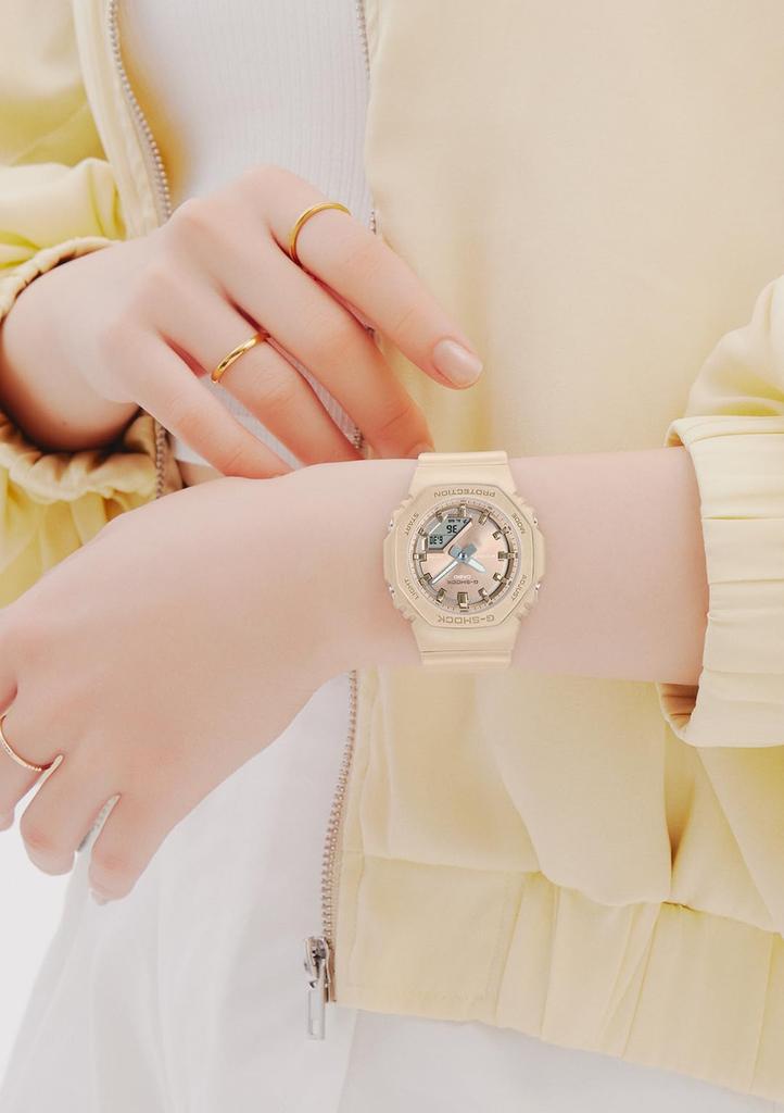 Часы Использует биомассу пластика Бежевый [Casio] G-Shock [] GMA-P2100ST-9AJF Женский