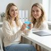 Милая игрушка для снятия стресса, которая подойдет на день рождения маленькой девочки  ( Случайный цвет)