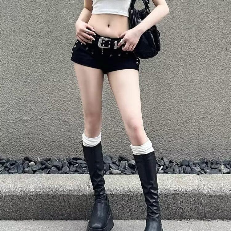 Американские черные джинсовые шорты с заклепками и низкой талией для женщин Y2K — лето 2024 г.