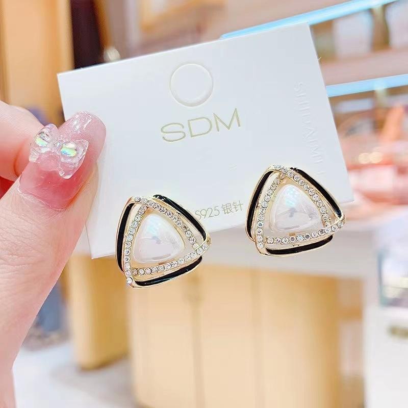 Гипербола Треугольный Искусственный жемчуг Кристалл Черная эмаль Серьги-гвоздики для женщин Новые геометрические Милые ювелирные изделия Brincos Orejeras Подарок