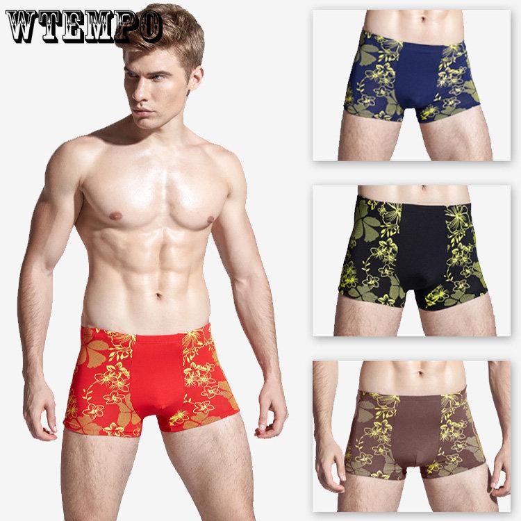 Мужские спортивные трусы-боксеры из 4 предметов. Удобные и дышащие трусы-боксеры большого размера с принтом.