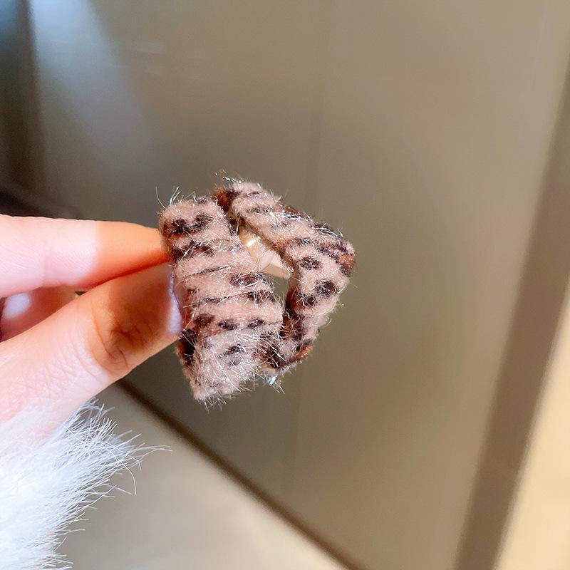 Ретро Гонконгский стиль Серьги-кольца с леопардовым принтом из серебряной иглы Легкая роскошь Высококлассные серьги с темпераментом Нишевые серьги Женские