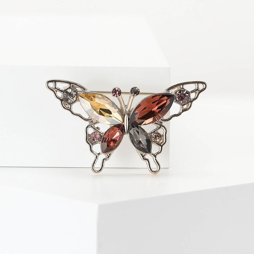 High-Grade Retro Alloy Rhinestone Hollow Butterfly Brooch Exquisite Temperament Women'S Clothing Corsage Jewelry Pin