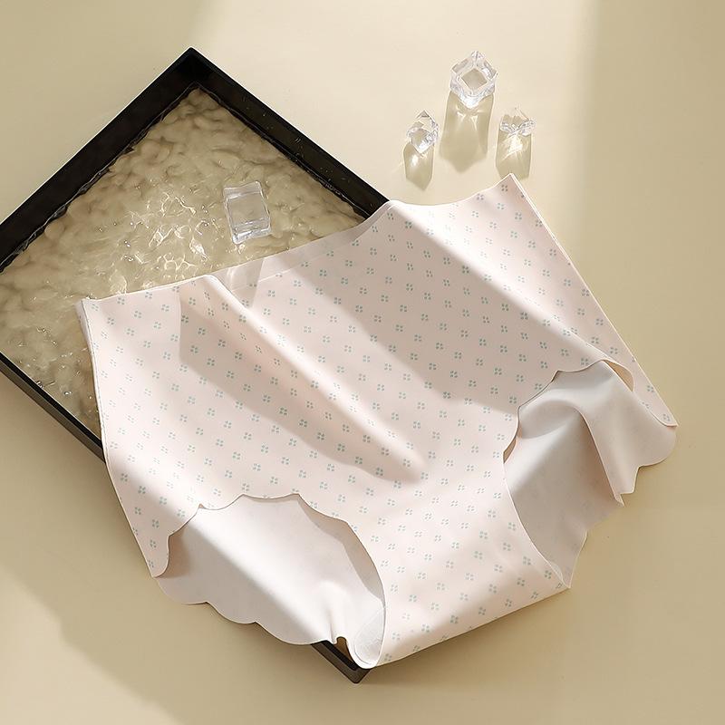 Skin Friendly and Comfortable Small Floral Mid Waist Panties with No Marks No Rolled Edges Triangle Women’s Panties