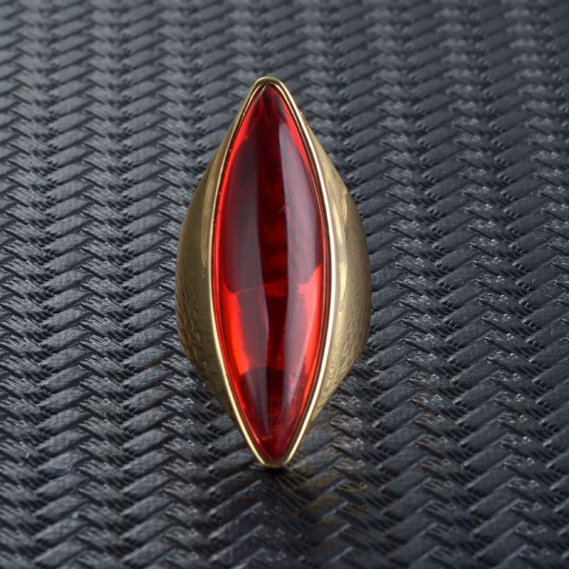 Женское кольцо с камнем